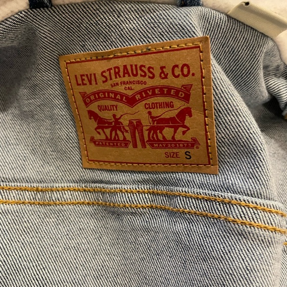 Levi's Blue Denim Jacket with Black Accents - Picture 4 of 5